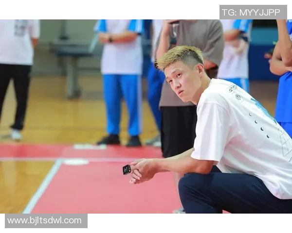 周鹏：从篮球场上的拼搏到生活中的坚持，见证成长与奋斗的传奇之路