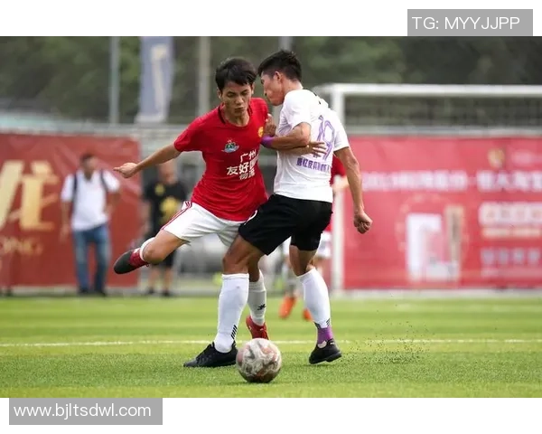 恒大足球队在香港录相活动中展现风采与激情引发球迷热烈反响